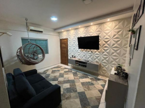 Apartamento completo e elegante, BEM LOCALIZADO.